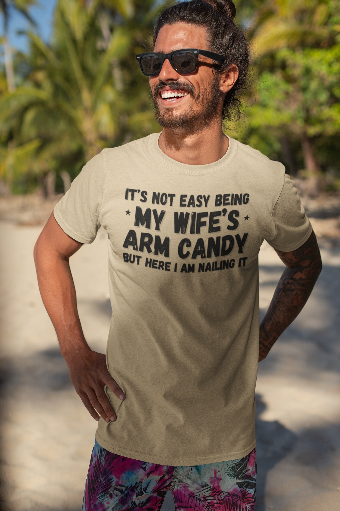 "It's not easy being my wife's arm candy" - T-Shirt (DT)