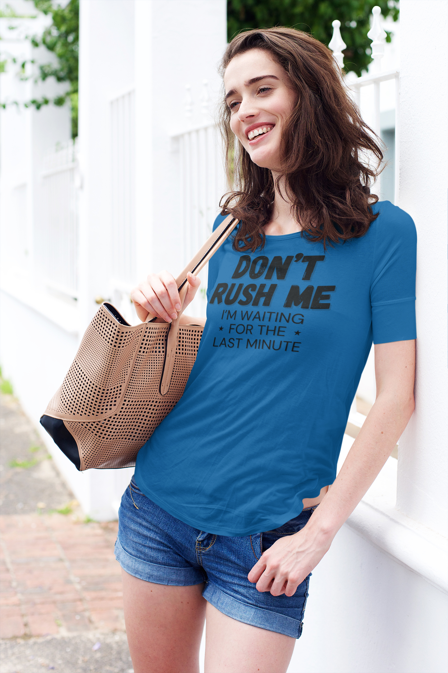 "Don't Rush Me. I'm Waiting For The Last Minute." - T-Shirt (DT)
