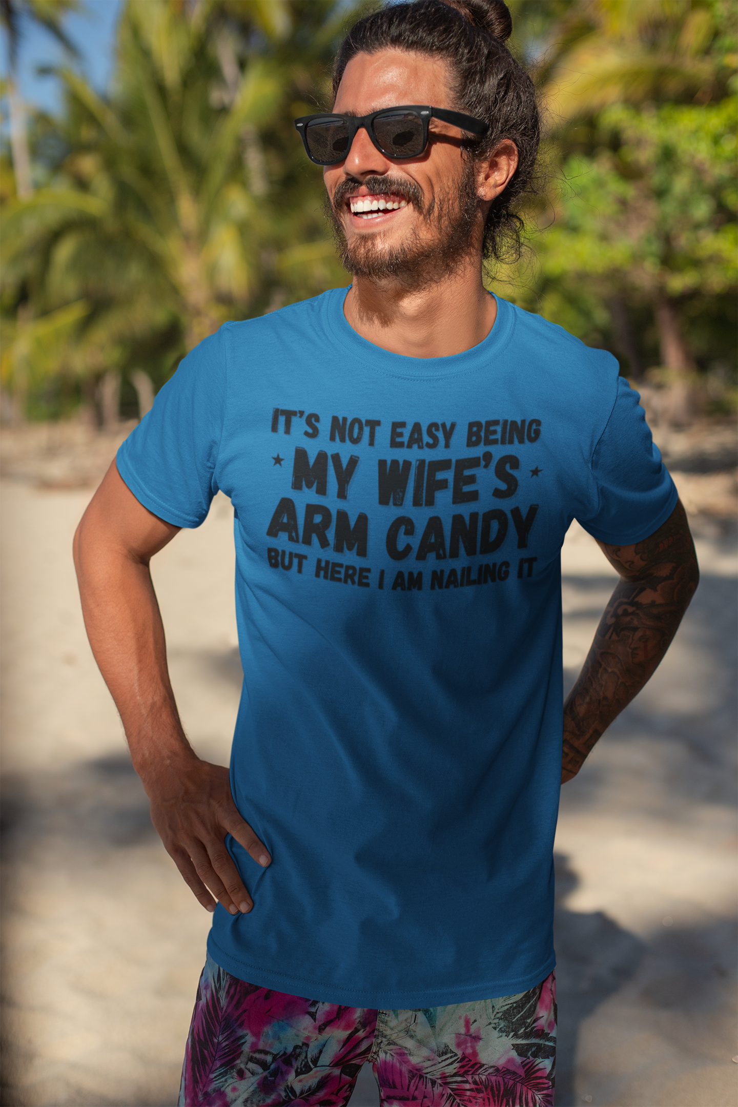 "It's not easy being my wife's arm candy" - T-Shirt (DT)