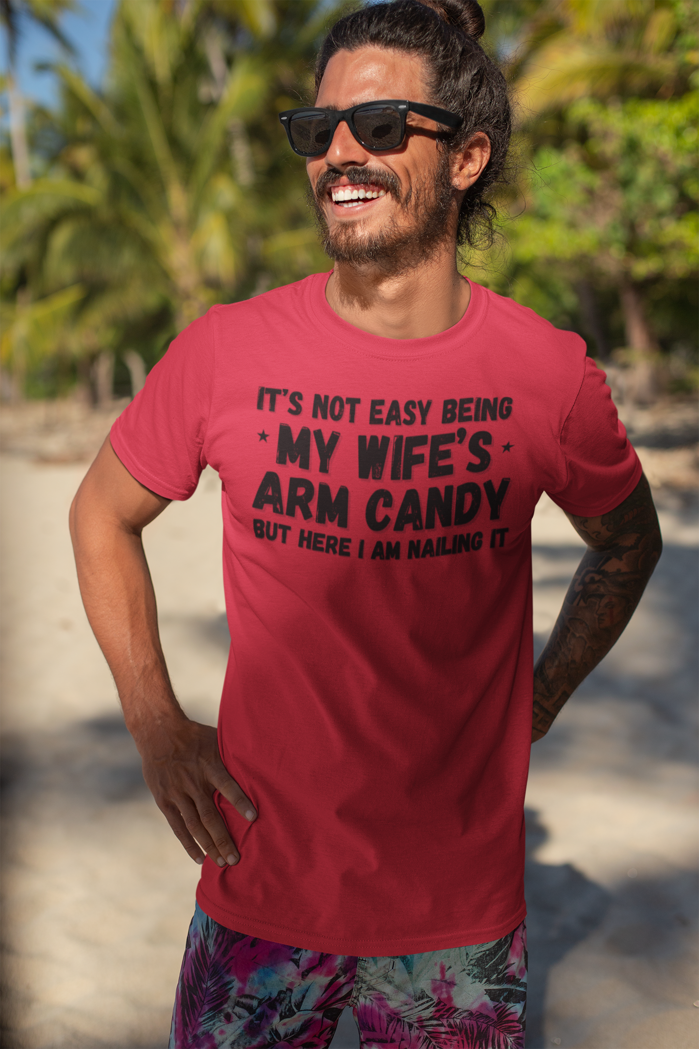 "It's not easy being my wife's arm candy" - T-Shirt (DT)