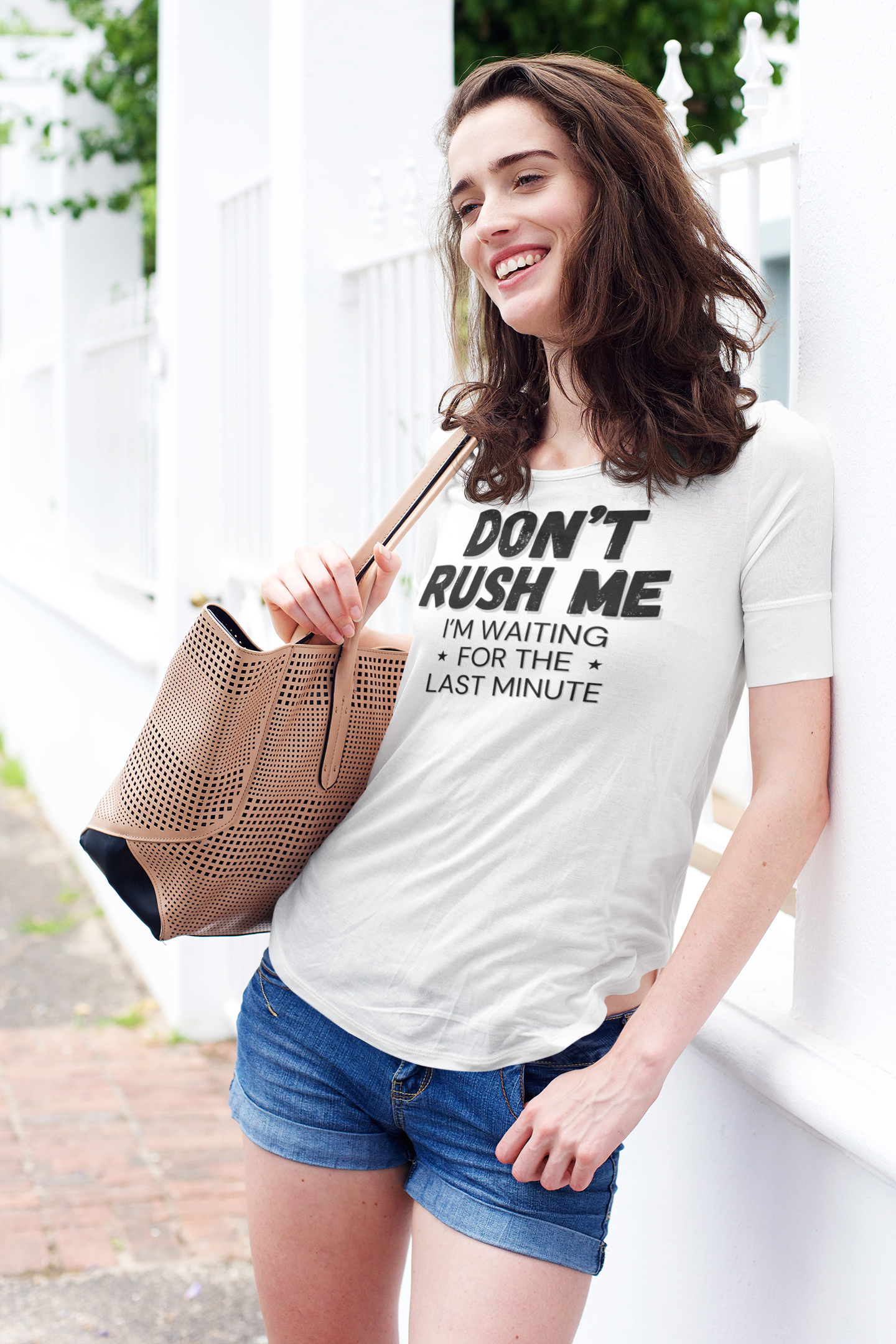 "Don't Rush Me. I'm Waiting For The Last Minute." - T-Shirt (DT)