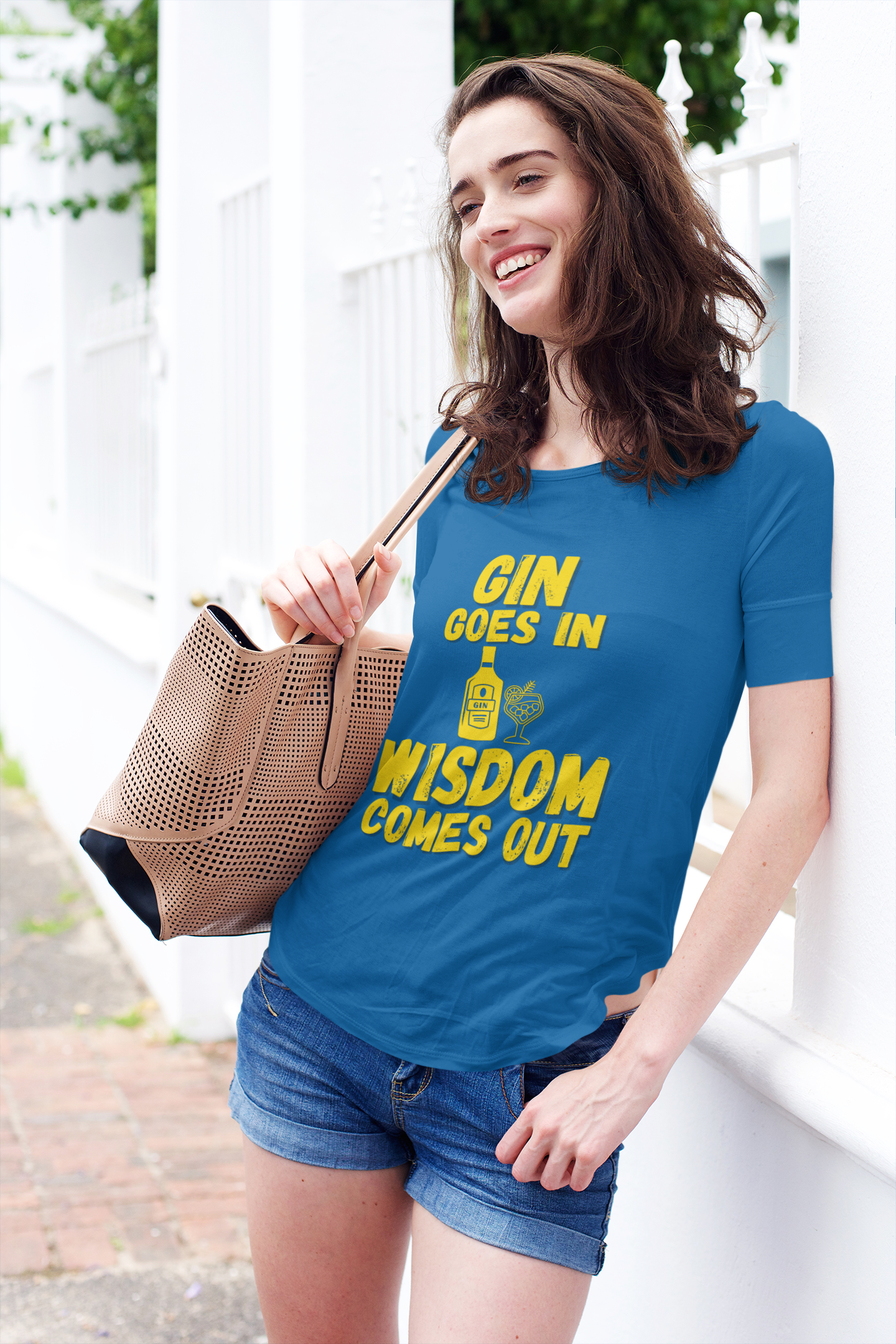 "Gin Goes In. Wisdom Comes Out" - T-Shirt (GT)