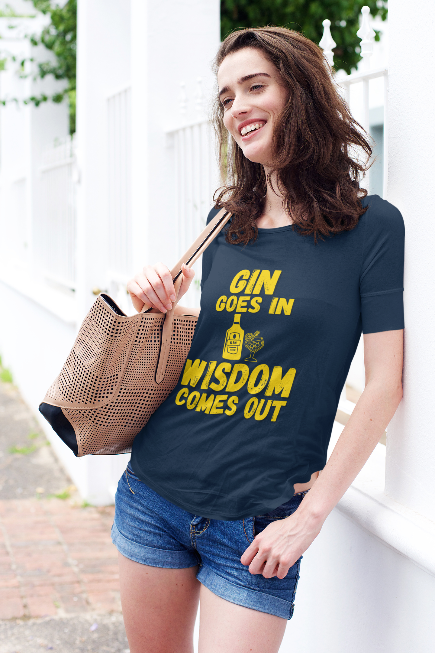"Gin Goes In. Wisdom Comes Out" - T-Shirt (GT)