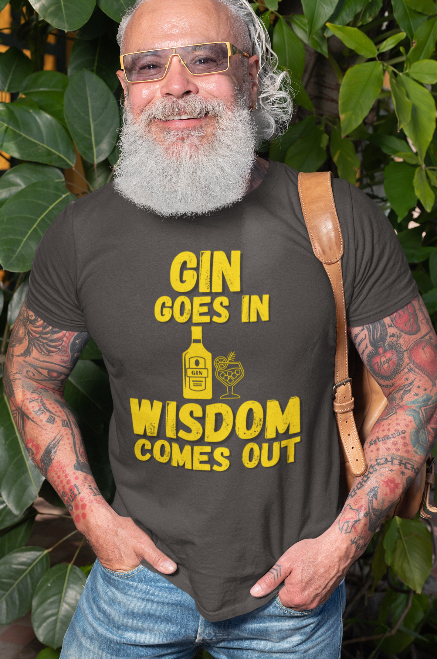 "Gin Goes In. Wisdom Comes Out" - T-Shirt (GT)