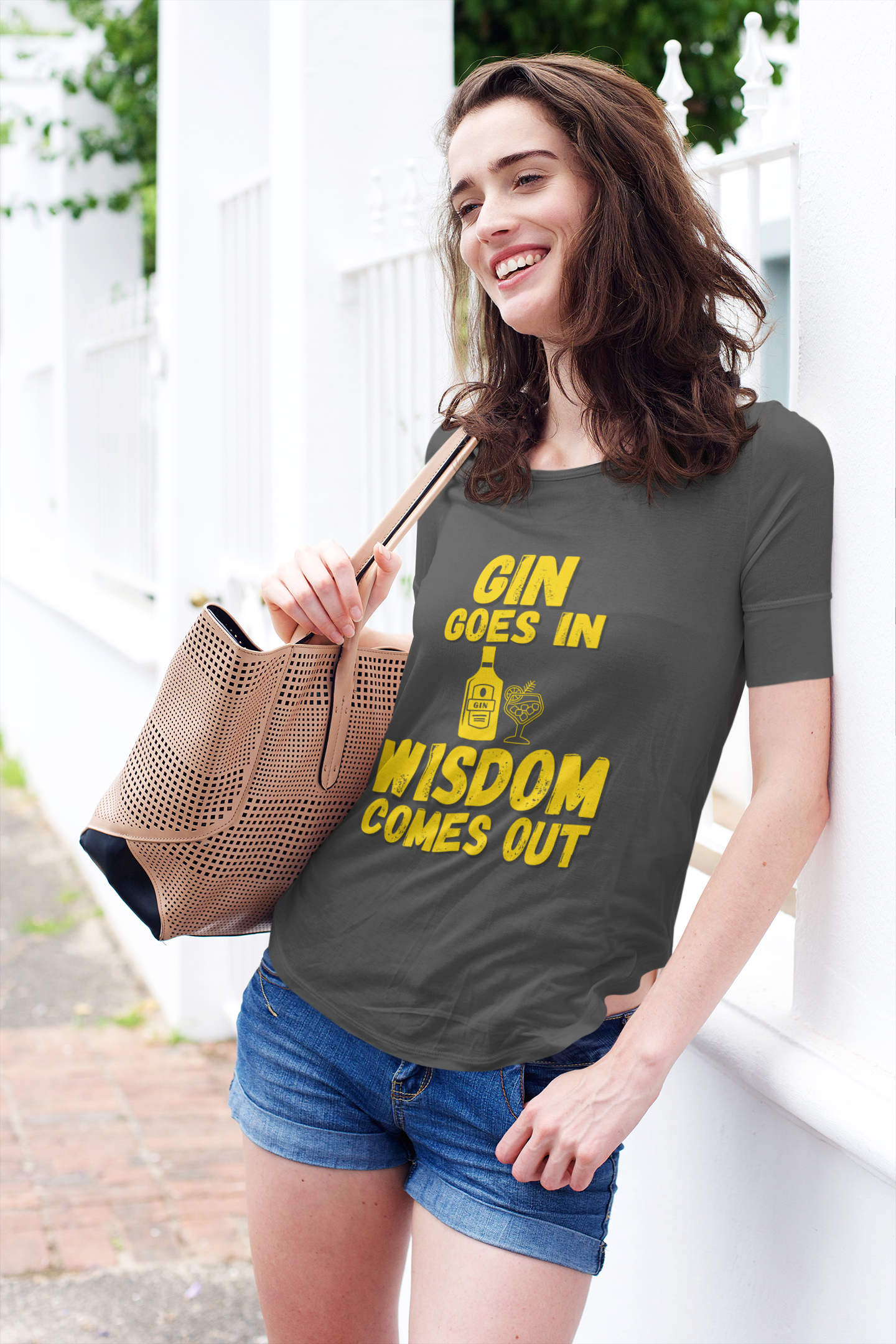"Gin Goes In. Wisdom Comes Out" - T-Shirt (GT)