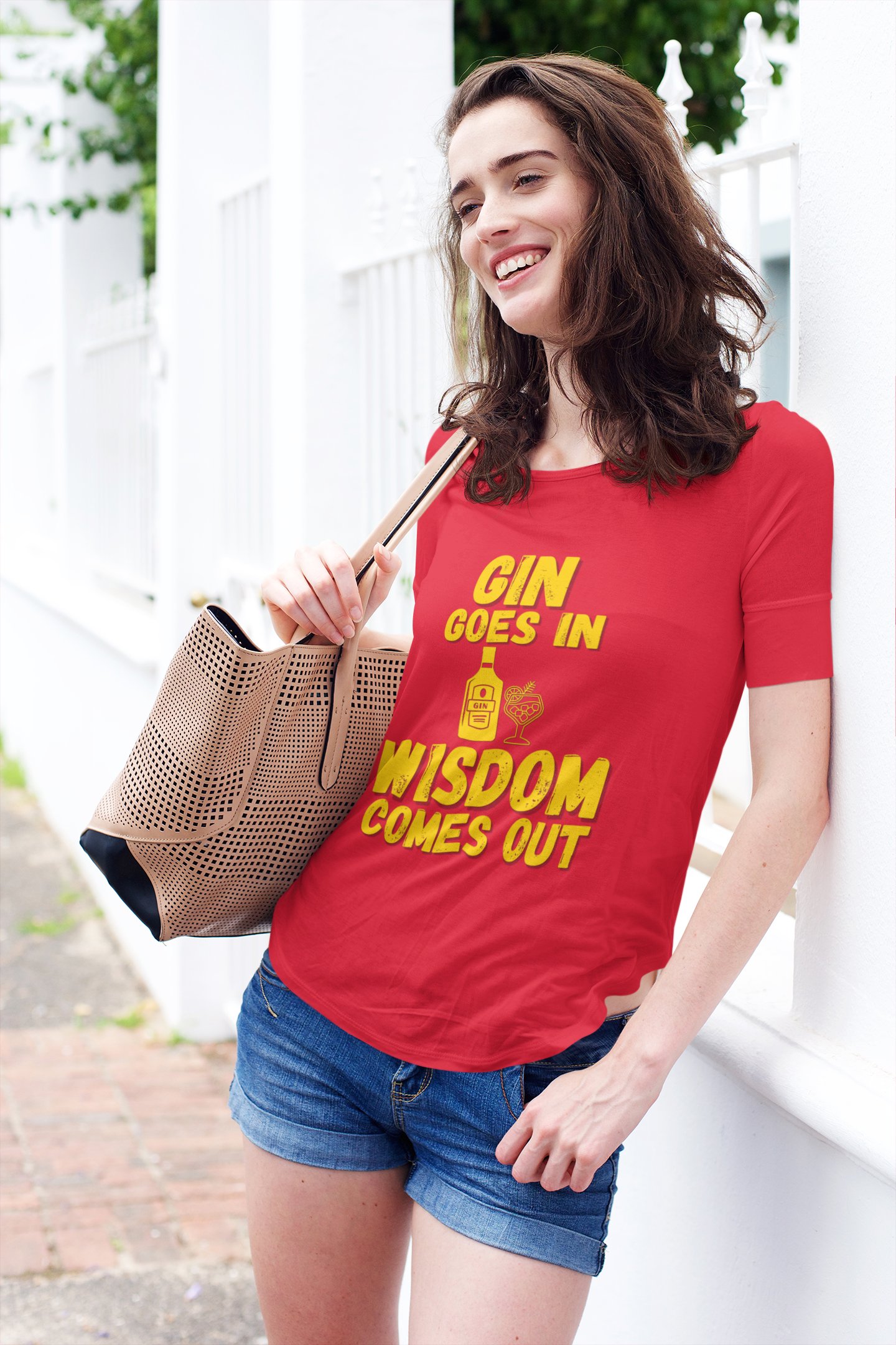"Gin Goes In. Wisdom Comes Out" - T-Shirt (GT)