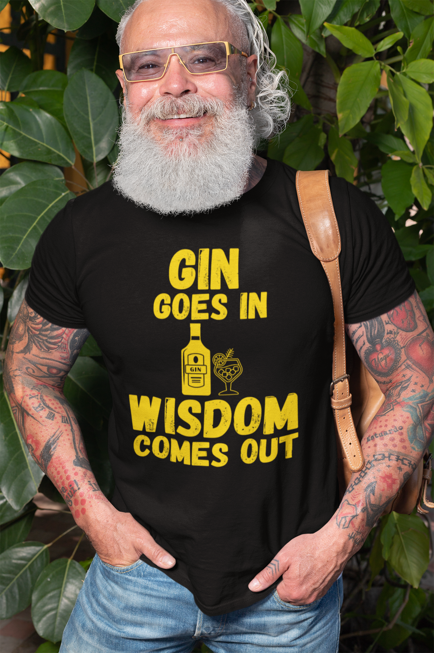 "Gin Goes In. Wisdom Comes Out" - T-Shirt (GT)