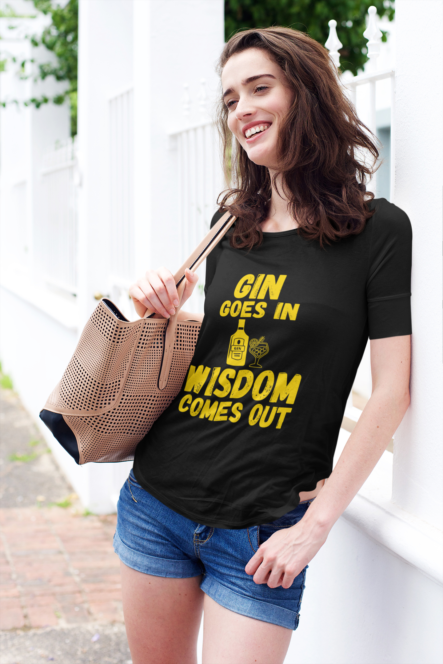 "Gin Goes In. Wisdom Comes Out" - T-Shirt (GT)