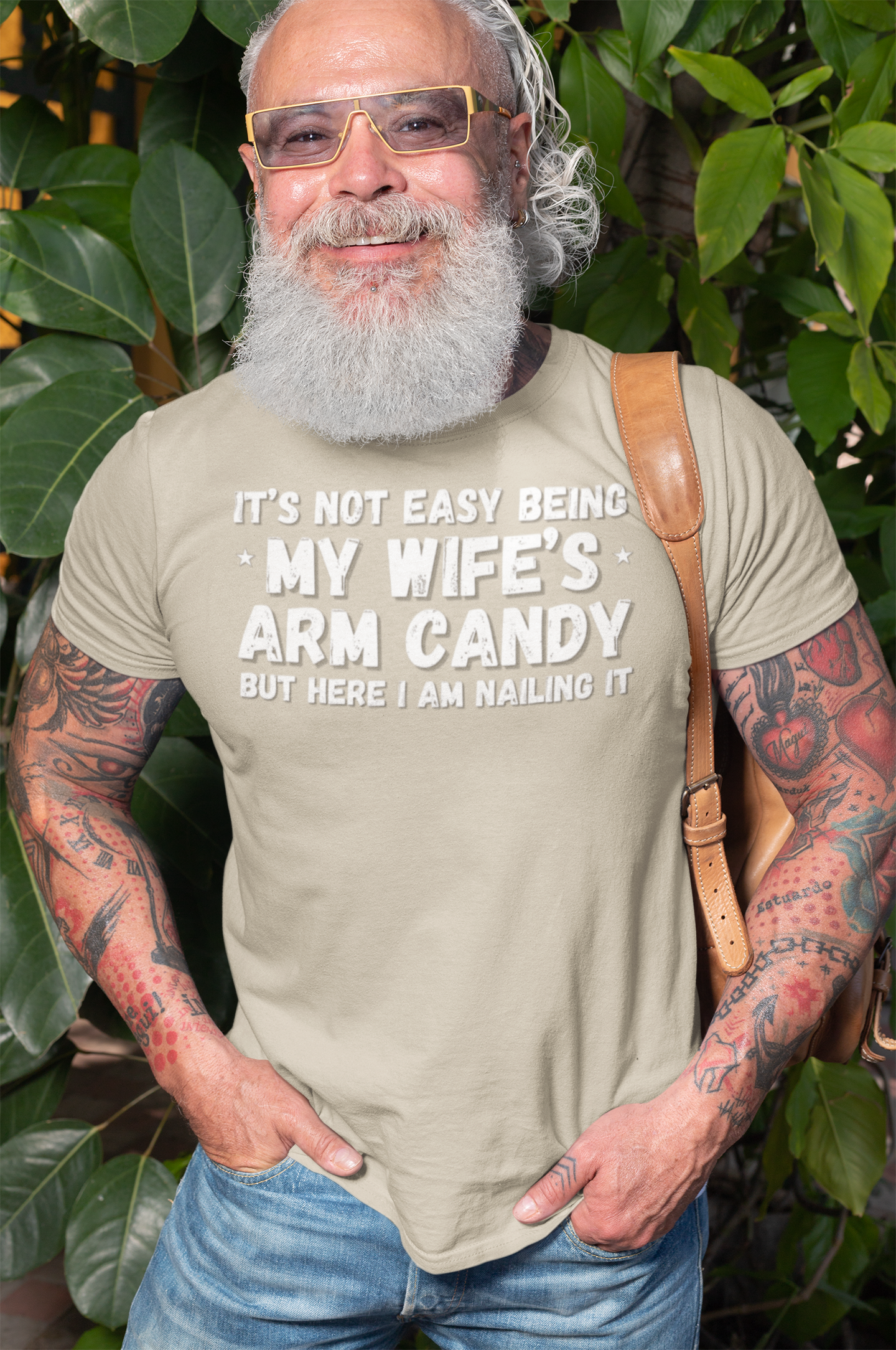 "It's not easy being my wifes arm candy" - T-Shirt (LT)