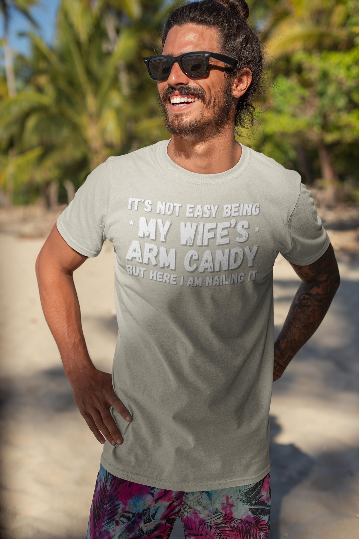 "It's not easy being my wifes arm candy" - T-Shirt (LT)
