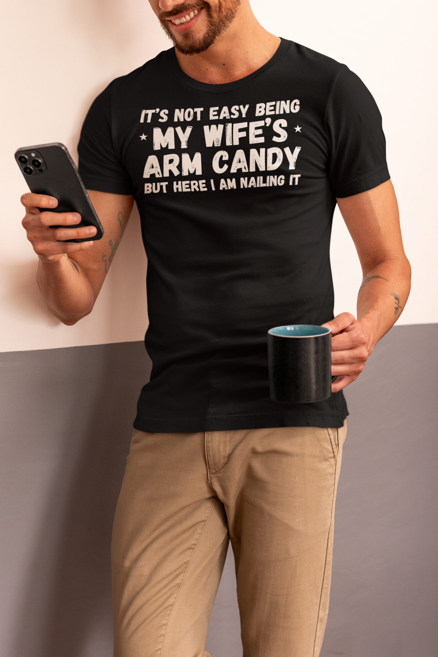 "It's not easy being my wifes arm candy" - T-Shirt (LT)
