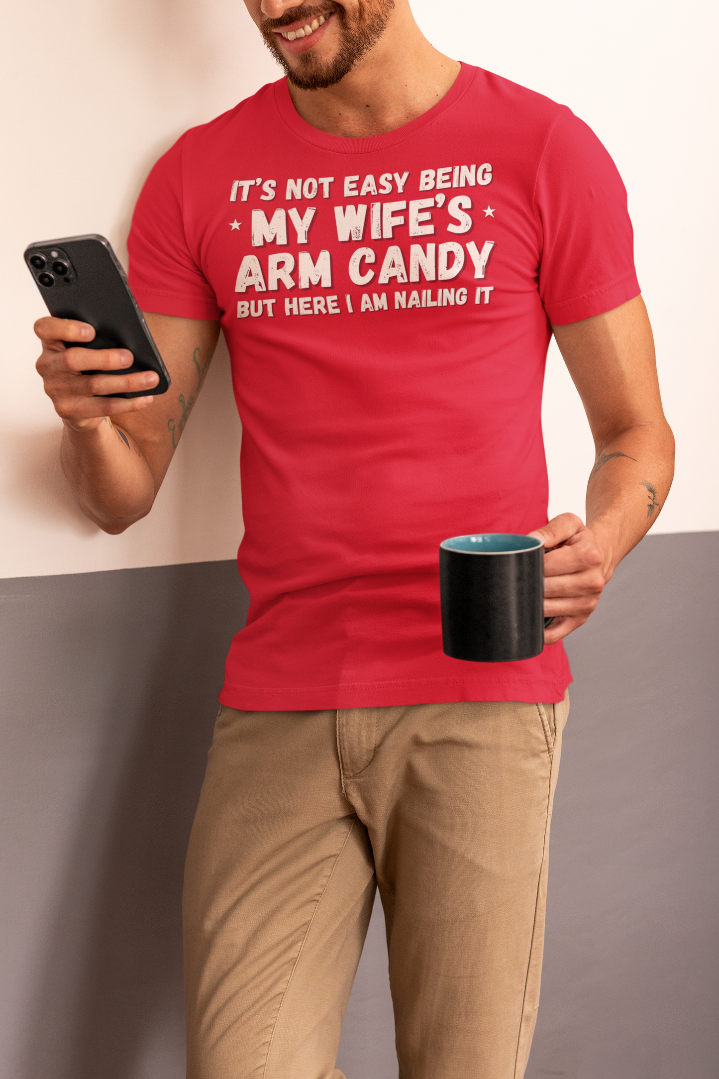 "It's not easy being my wifes arm candy" - T-Shirt (LT)