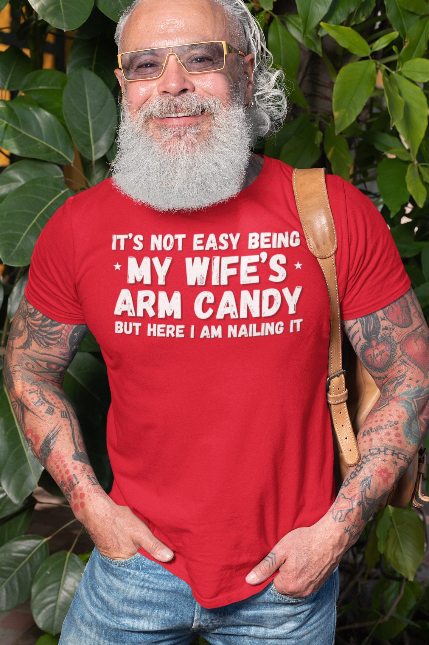 "It's not easy being my wifes arm candy" - T-Shirt (LT)