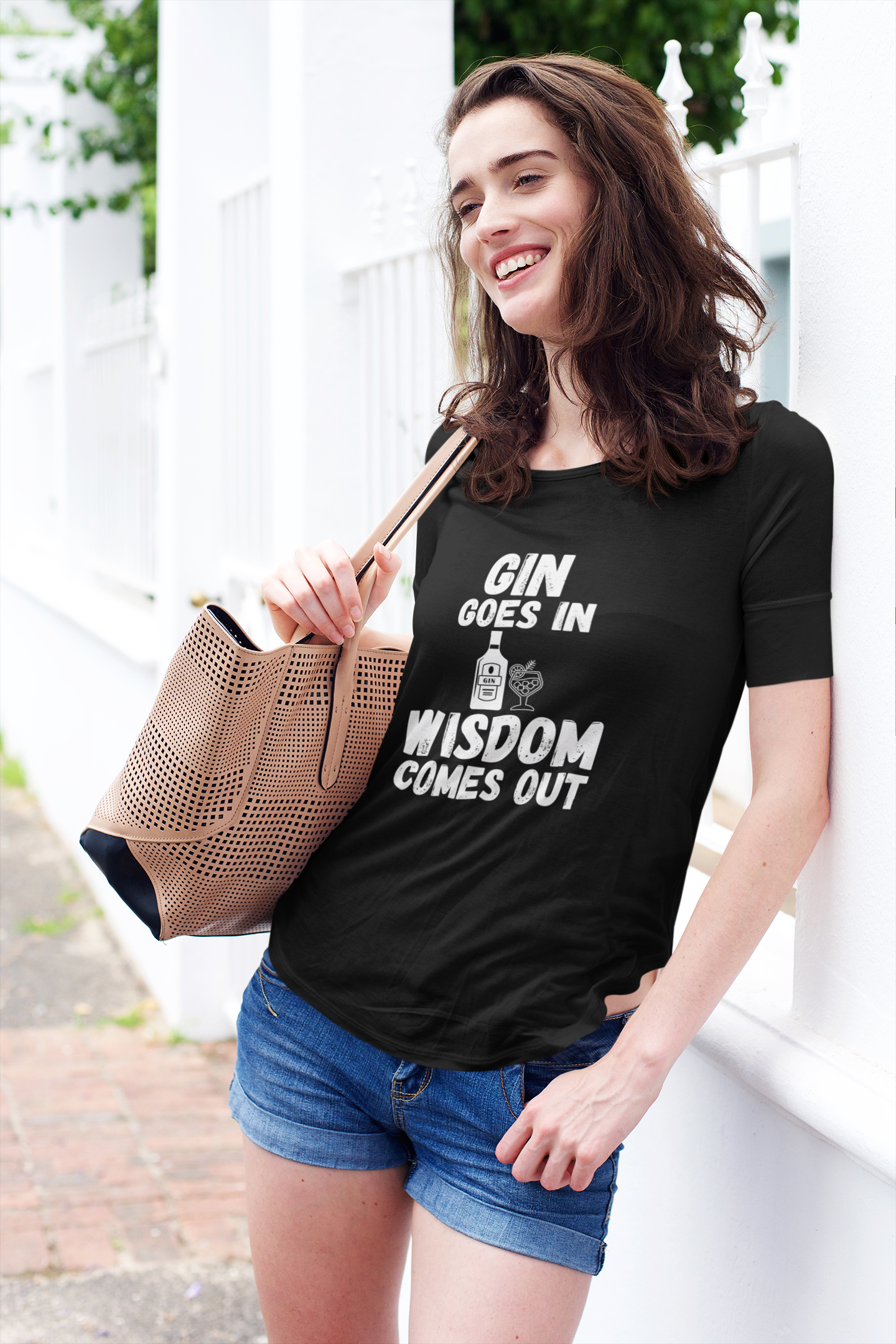"Gin Goes In. Wisdom Comes Out" - T-Shirt (LT)